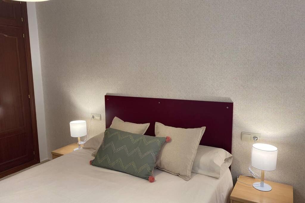 Maravilloso Apartamento En Primera Linea De Playa Con Vistas Al Mar En Caleta De Velez 2 D Bagian luar foto