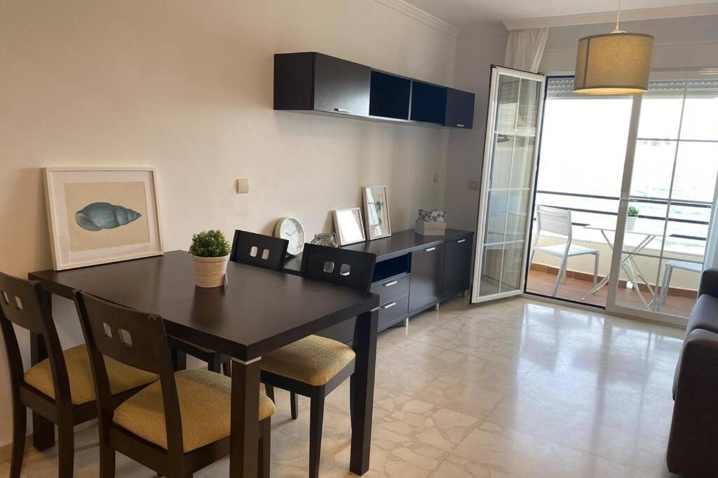 Maravilloso Apartamento En Primera Linea De Playa Con Vistas Al Mar En Caleta De Velez 2 D Bagian luar foto