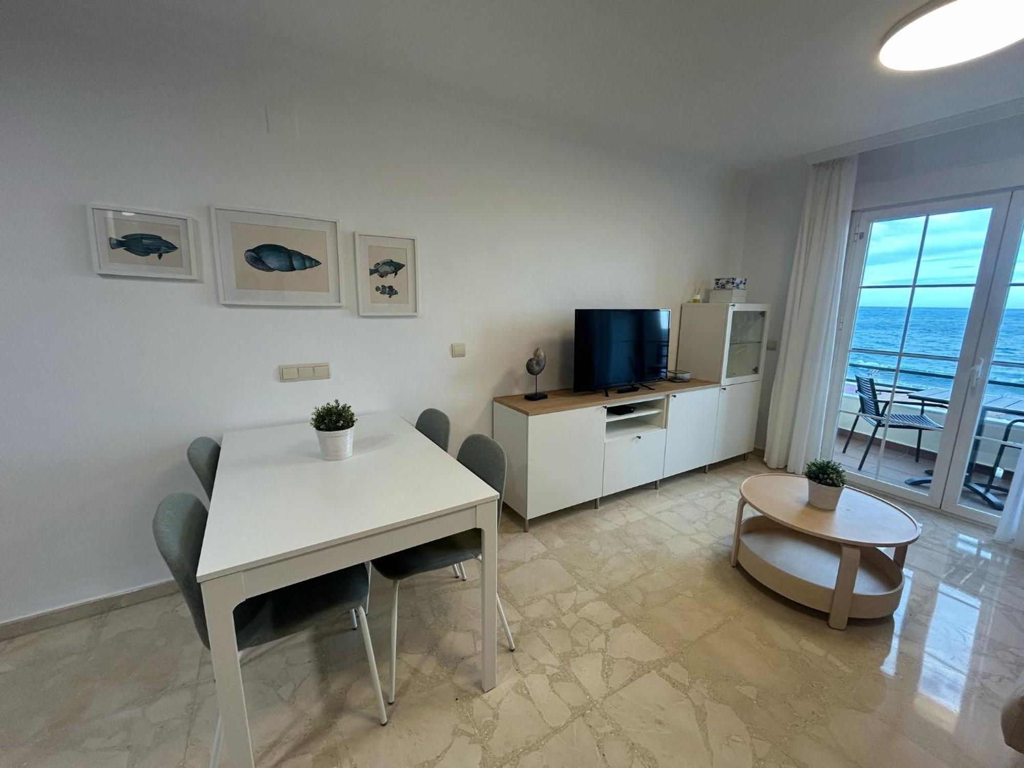 Maravilloso Apartamento En Primera Linea De Playa Con Vistas Al Mar En Caleta De Velez 2 D Bagian luar foto